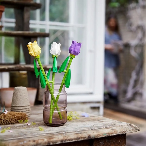 LEGO Tulips Flower Bouquet Set - Picture 4 of 5